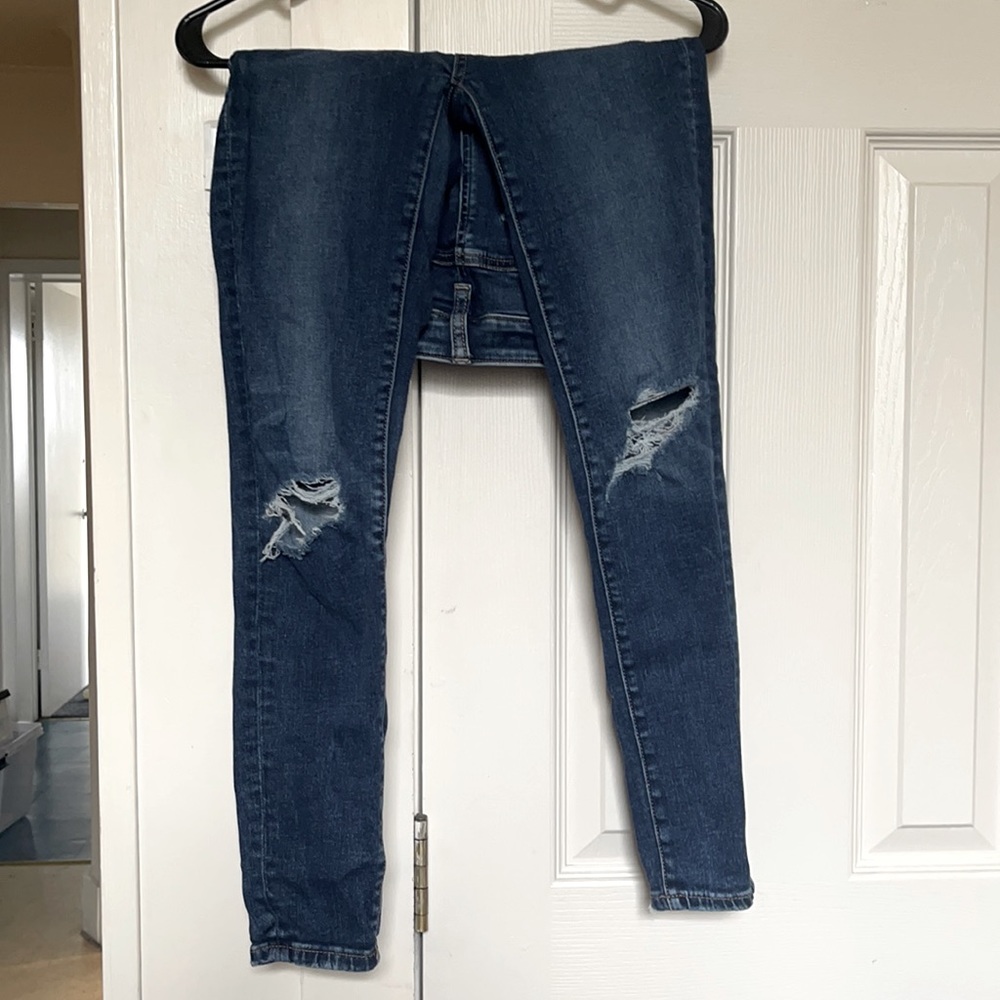 American Eagle Super High-Rise Jeggings with Next Level Stretch.